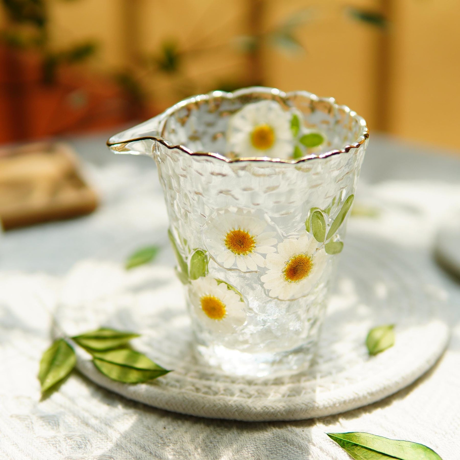 Handcrafted Gaiwan Fair Cup Set — Real Preserved Daisy Flowers