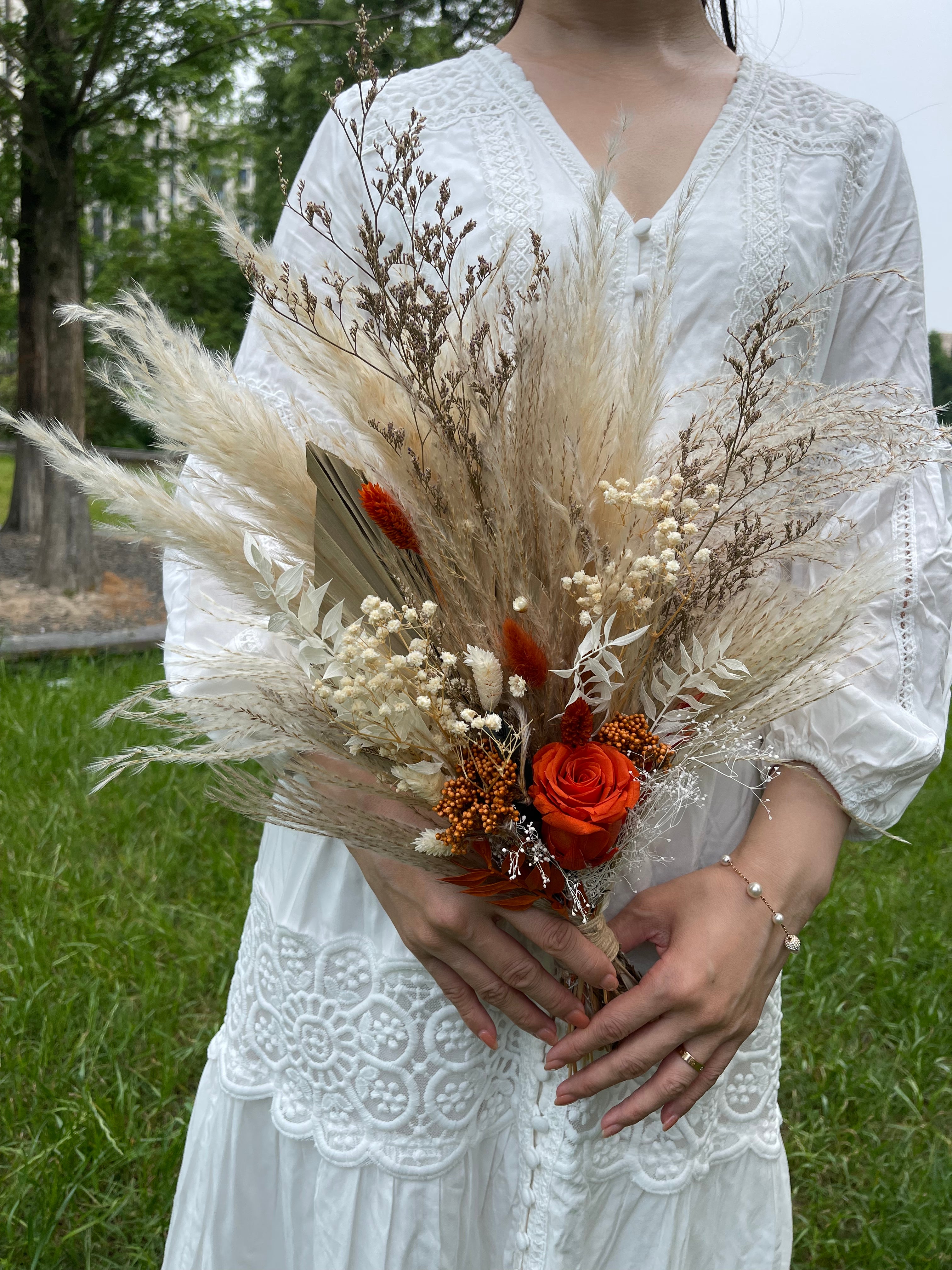 Boho Chic Wedding: Stunning Pampas Grass Bridal Bouquets and Dried Flower Arrangements- - Driedflowers Wholesale Pampas Factory Wedding Pampas Bouquets