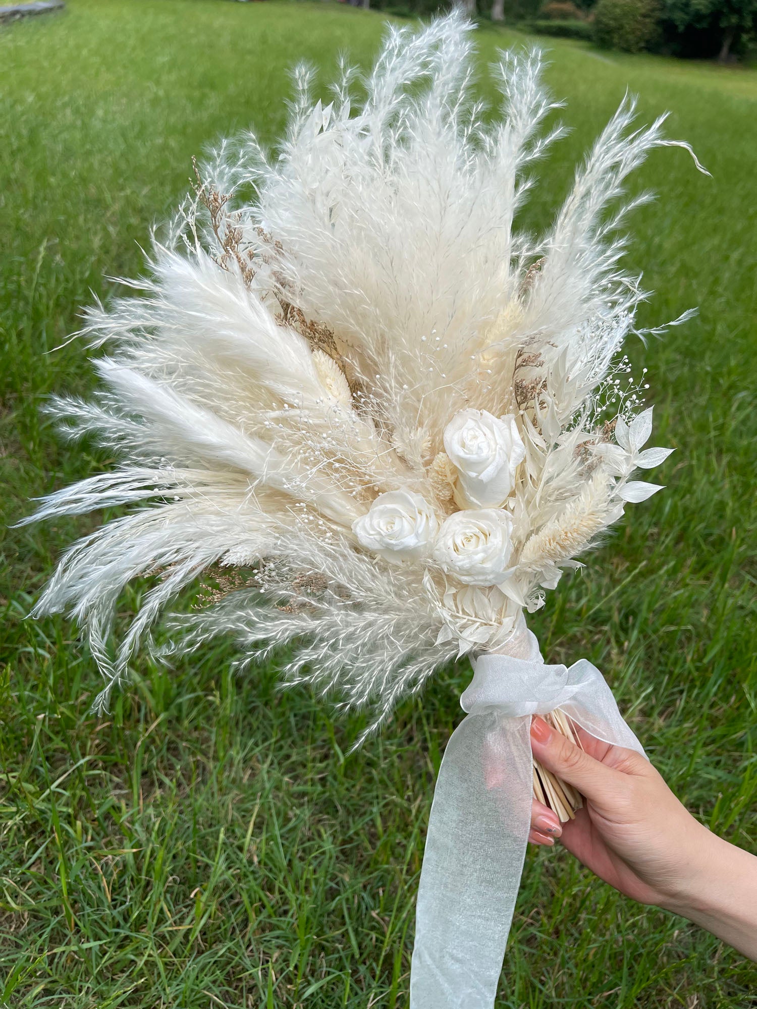 Bridesmaid Bouquets with Pampas Grass and Dried Flowers - Driedflowers Wholesale Pampas Factory Wedding Pampas Bouquets