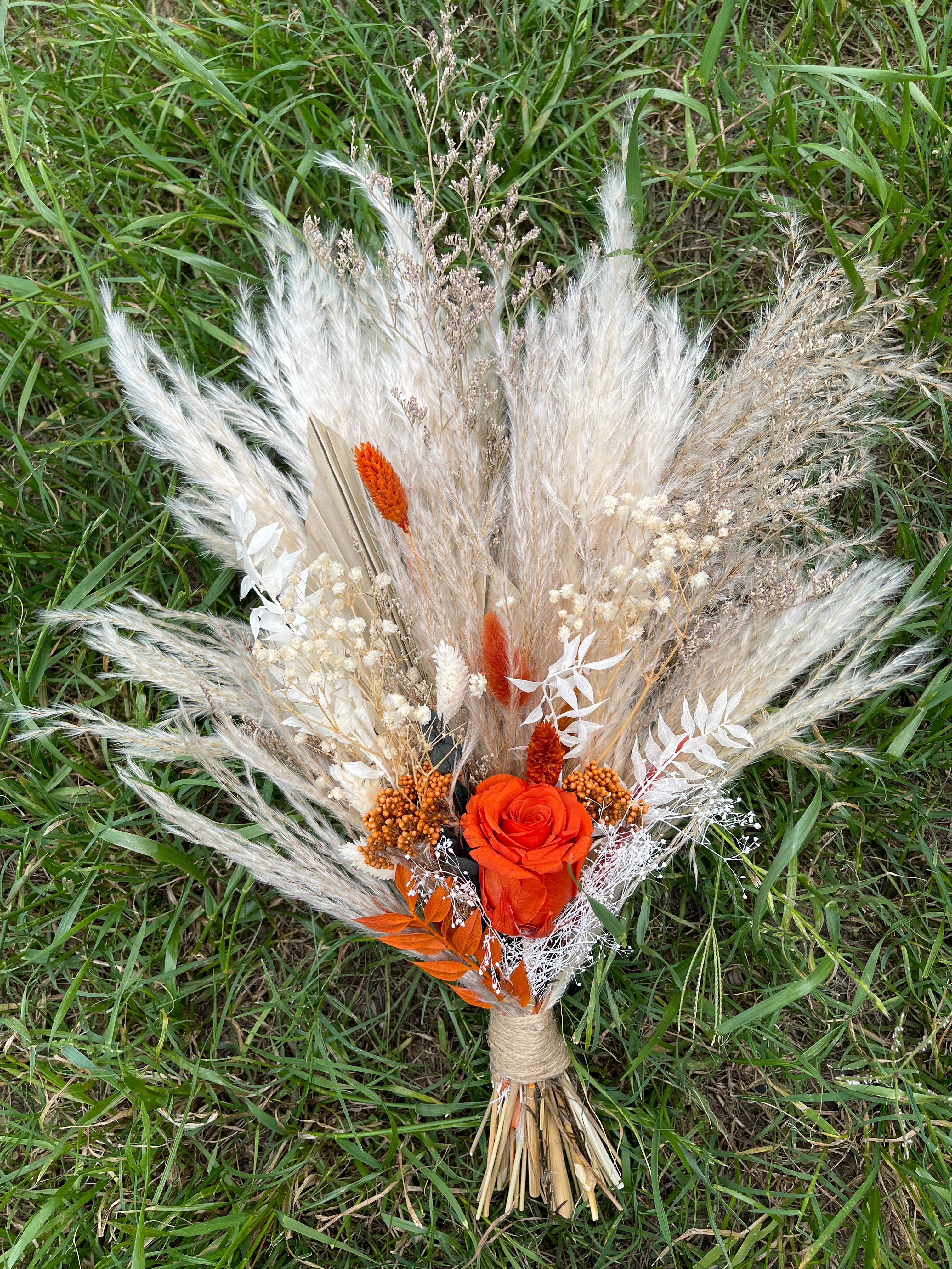 Boho Chic Wedding: Stunning Pampas Grass Bridal Bouquets and Dried Flower Arrangements- - Driedflowers Wholesale Pampas Factory Wedding Pampas Bouquets