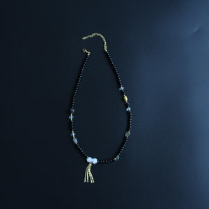 Black Onyx Choker，Black Rutilated Quartz & White Resin Rose Necklace，Gothic Vintage Jewelry，Elegant Floral Pendant，Handmade Gift