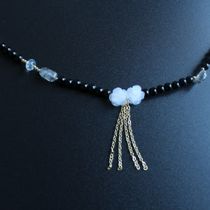 Black Onyx Choker，Black Rutilated Quartz & White Resin Rose Necklace，Gothic Vintage Jewelry，Elegant Floral Pendant，Handmade Gift