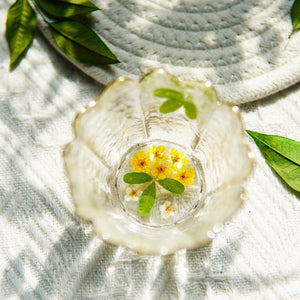 Handcrafted Glass Mug with Preserved Flowers, 400 ml