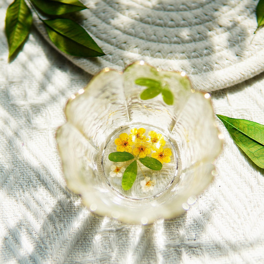 Handcrafted Glass Mug with Preserved Flowers, 400 ml