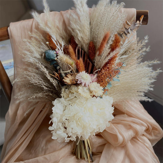 Dried Flower Bouquet with Pampas Grass|Bride bouquet|dried flower|bridalflower|palm leaves bouquet