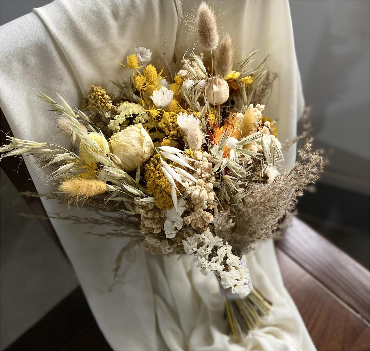Bouquet of dried flowers|yellow, pampas grass|weding decoration arrangements|wedding decoration