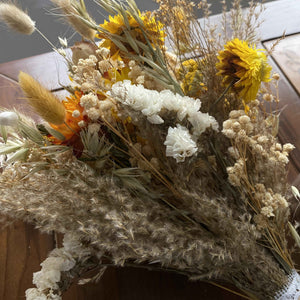 Bouquet of dried flowers|yellow, pampas grass|weding decoration arrangements|wedding decoration