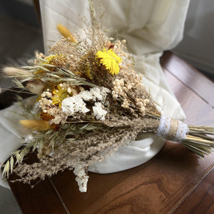 Bouquet of dried flowers|yellow, pampas grass|weding decoration arrangements|wedding decoration