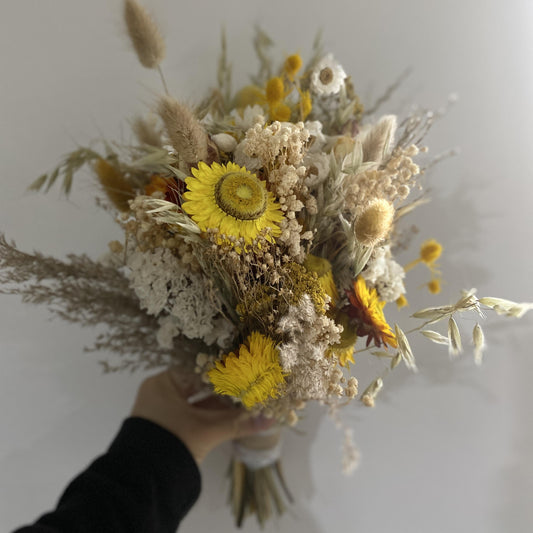 Bouquet of dried flowers|yellow, pampas grass|weding decoration arrangements|wedding decoration