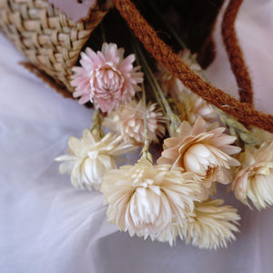 chrysanthemum head，Decorate with dried flowers, Bouquet of Dried flowers